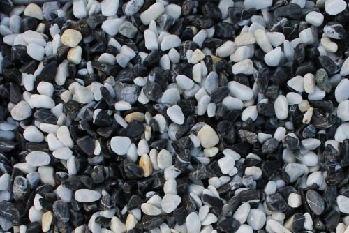 Щебень галтованый микс (белый-черный) фр.10-20 мм.